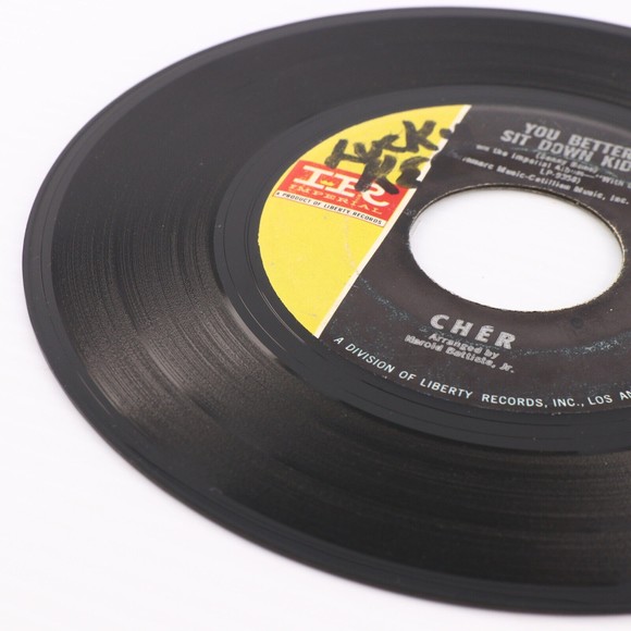 Cher, You Better Sit Down Kids / Mama 1967 45 rpm 7" Single Record Monarch 66261 - Picture 8 of 8